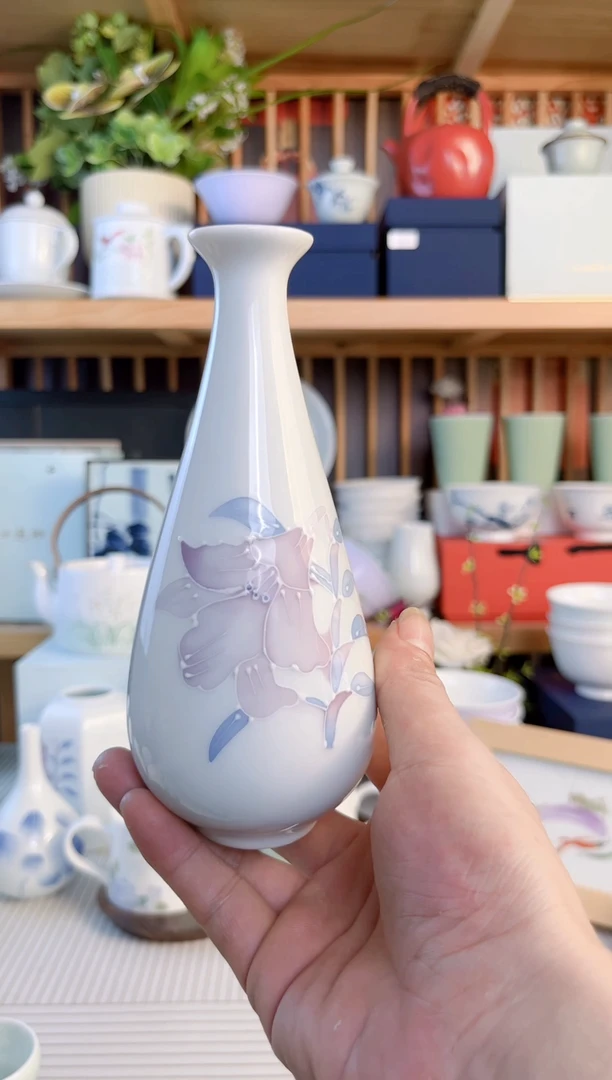 瓷片手绘高温白瓷小花瓶