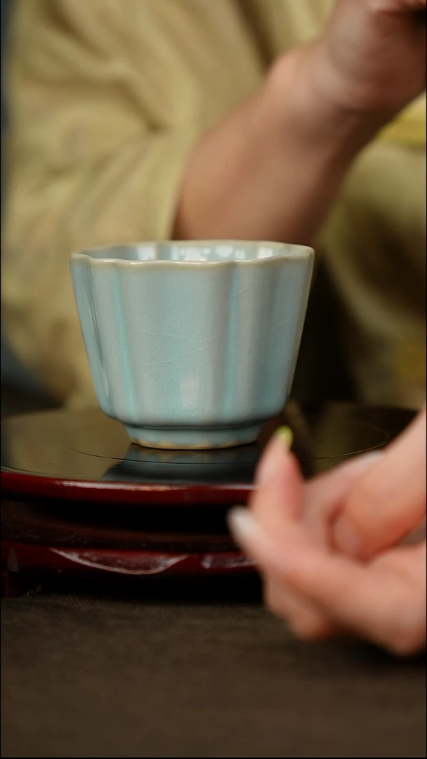 樊立 葵口杯 带底款