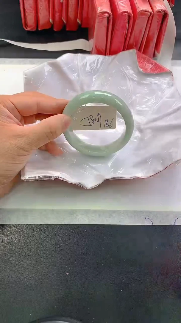 未镶嵌手镯翡翠186