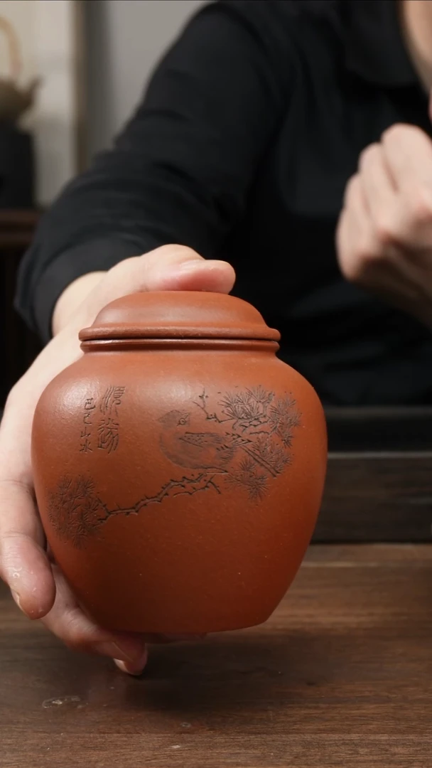 茶杯紫砂红清水小鸟刻绘  圆茶叶罐 ！