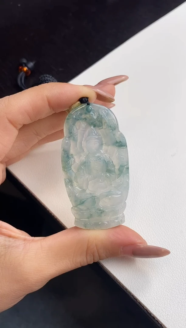翡翠未镶嵌颈饰千手观音
