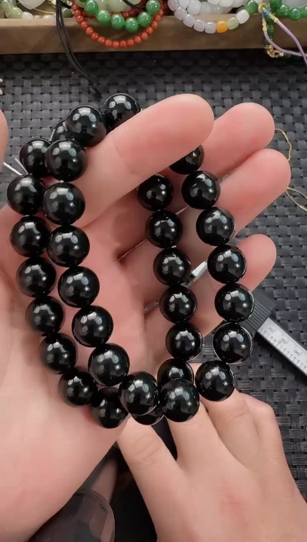颈饰未镶嵌和田玉12mm黑青手串（多样性发货拍一发一）