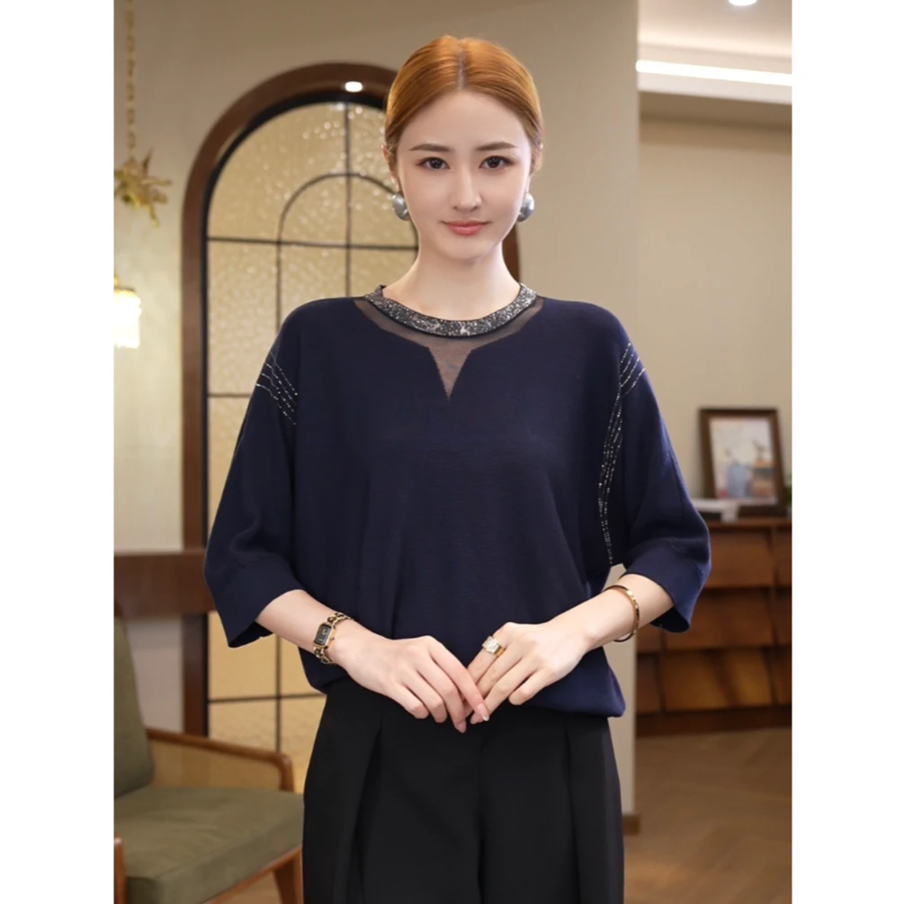 2026年早秋新款【7826】透气烫钻设计蓝色圆领曲珠冰麻针织小衫女