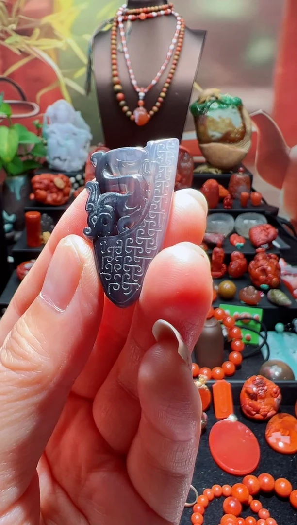 未镶嵌龙牌玛瑙/玉髓艾****宝龙牌