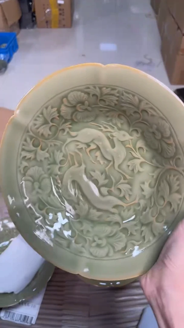 陶瓷橄榄绿双鹿纹壶承