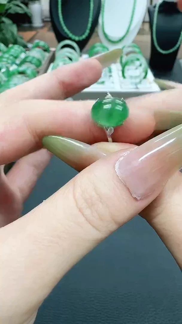 未镶嵌1石英质玉（非洲翠）/8777