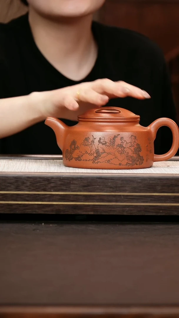 茶壶紫砂八***饼牛盖莲子 重器 刻绘款