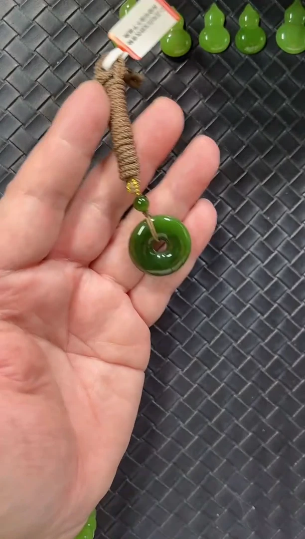 颈饰未镶嵌和田玉（碧玉）一**过精品平安扣吊坠