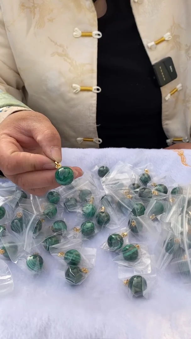 【闪购商品】孔雀石吊坠未镶嵌球款吊坠多样性发其一