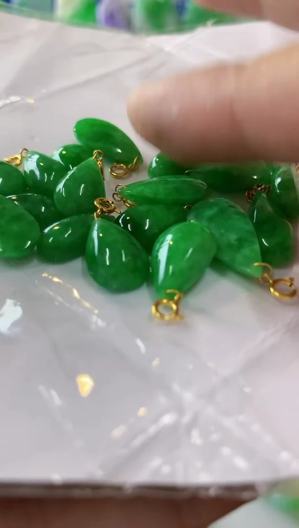 翡翠18K金镶嵌吊坠(不含链)多样性发货其中一件