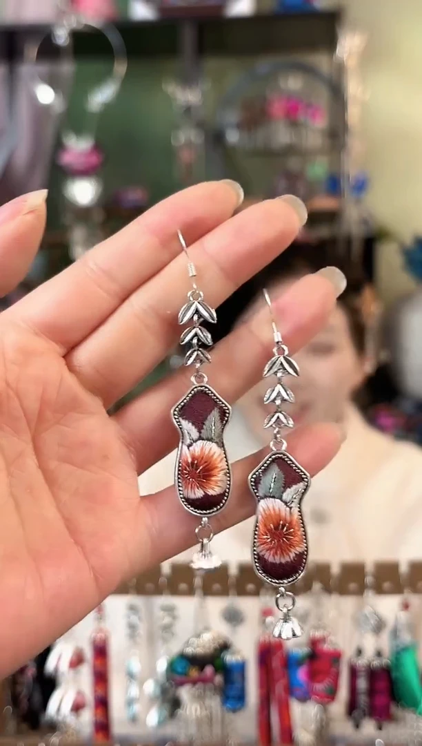 彩云南阁非遗老绣苗银饰品129