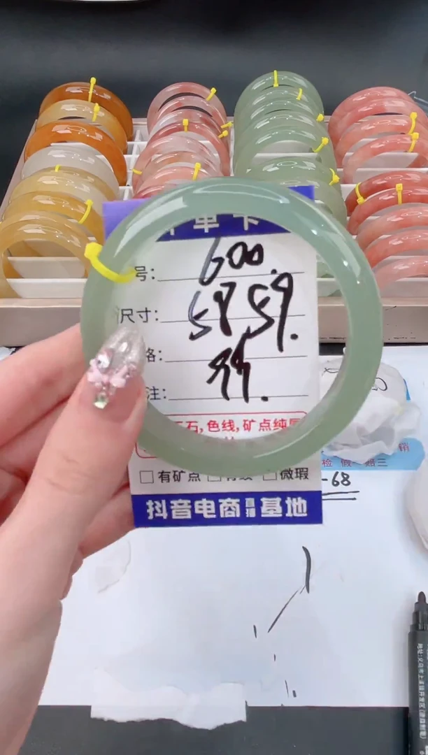 未镶嵌手镯石英质玉600