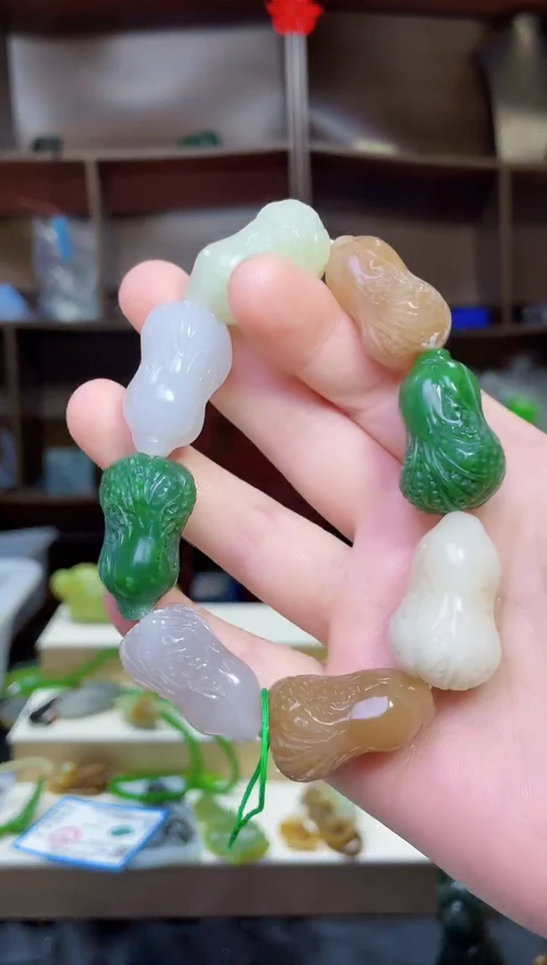 和田玉未镶嵌颈饰1