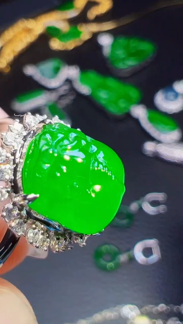 18K金镶嵌戒指翡翠小*翡翠