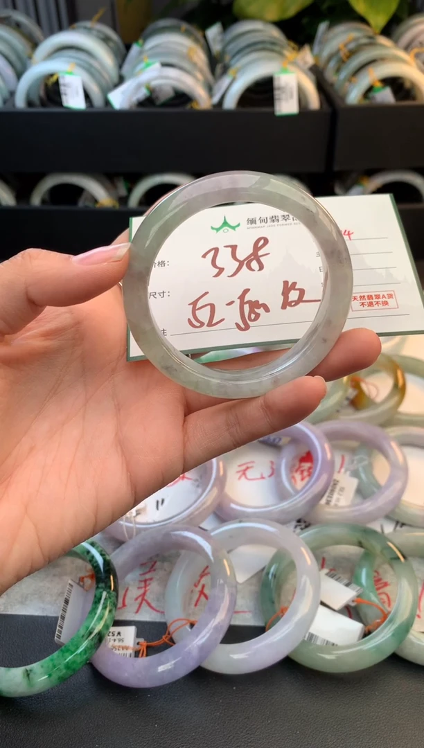 未镶嵌定制翡翠毛货需精细抛光+多人