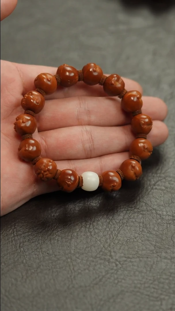 手串橄榄核啸橄榄核