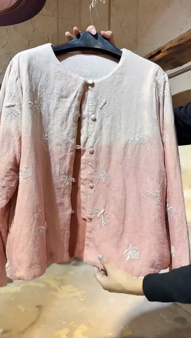 薯莨植物染小花刺绣棉服