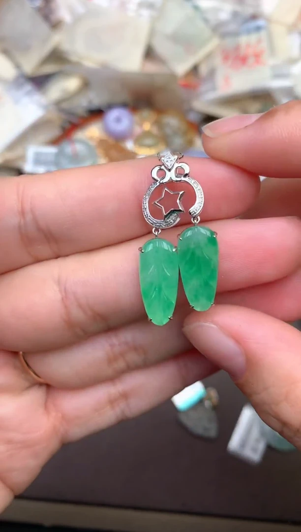 翡翠挂件18K金镶嵌一