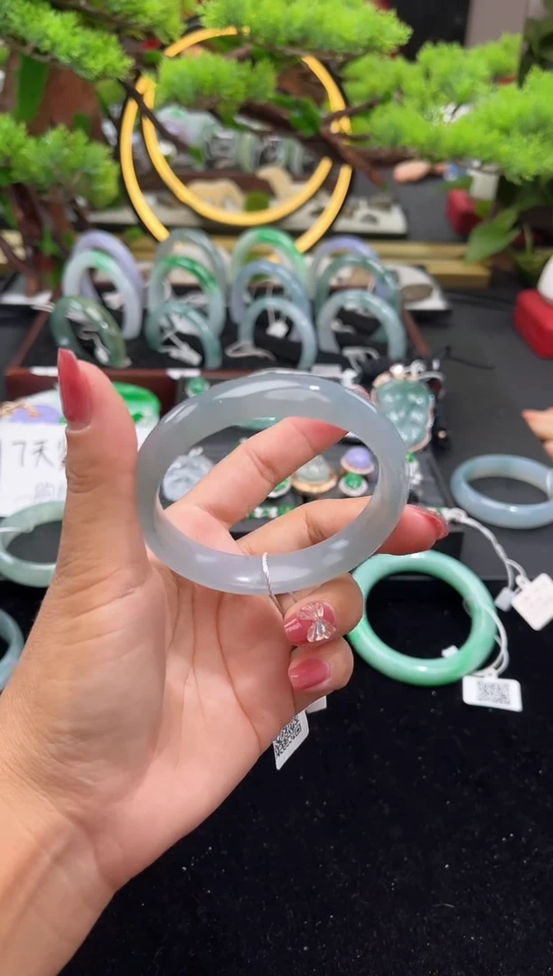 未镶嵌手镯翡翠手镯