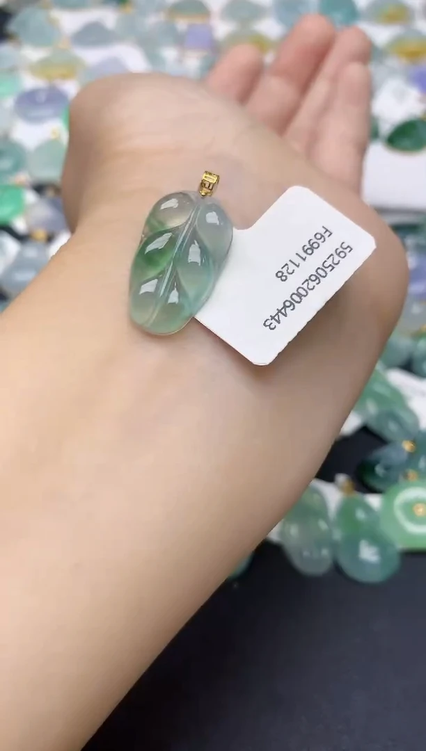 翡翠18K金镶嵌颈饰天然缅甸A货翡翠