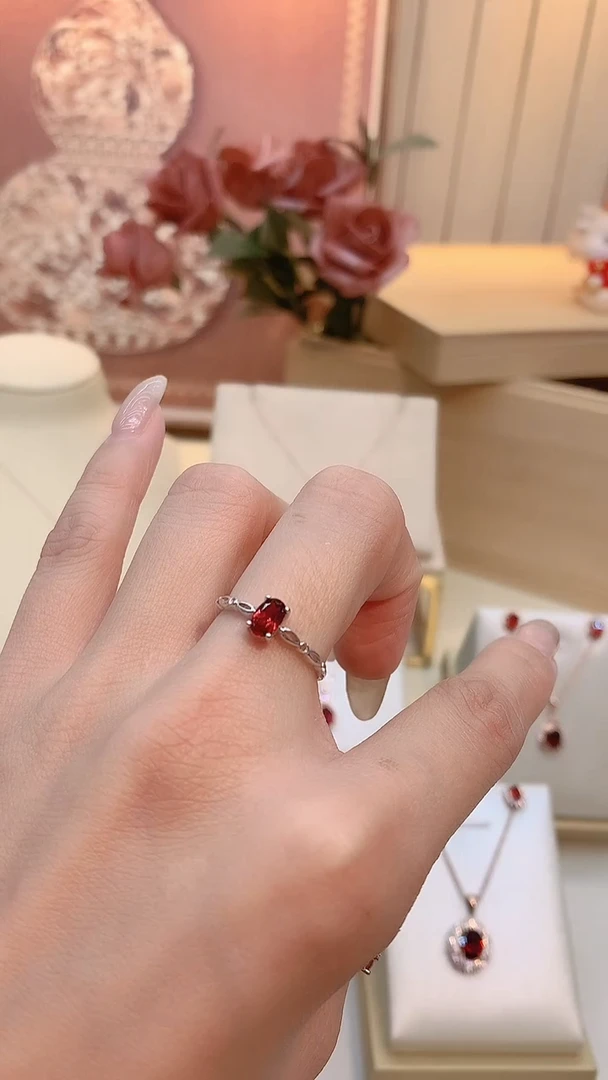 银S925镶嵌戒指石榴石听梵