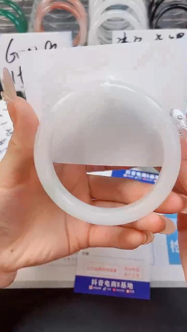 【闪购商品】石英质玉手镯未镶嵌64