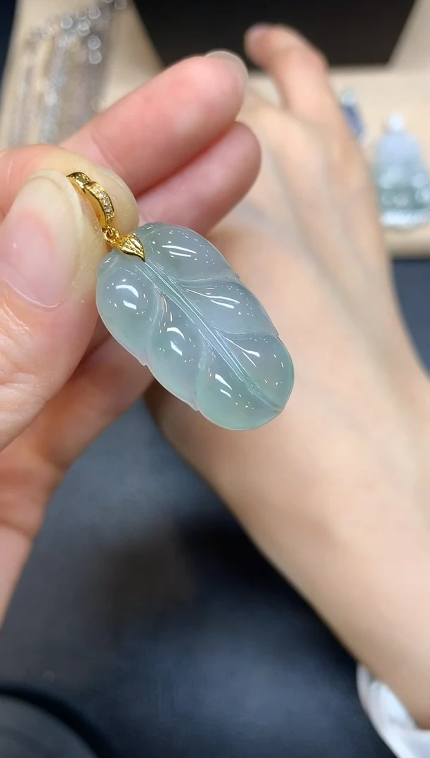 【闪购商品】翡翠颈饰18K金镶嵌树叶【无服务费