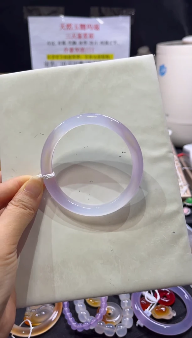 玛瑙/玉髓手镯未镶嵌不同角度不同光线色不同