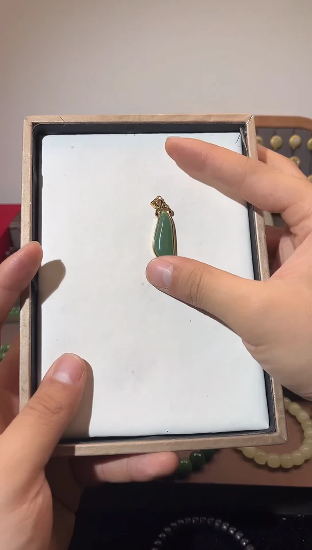 未镶嵌和田玉挂件碧玉吊坠