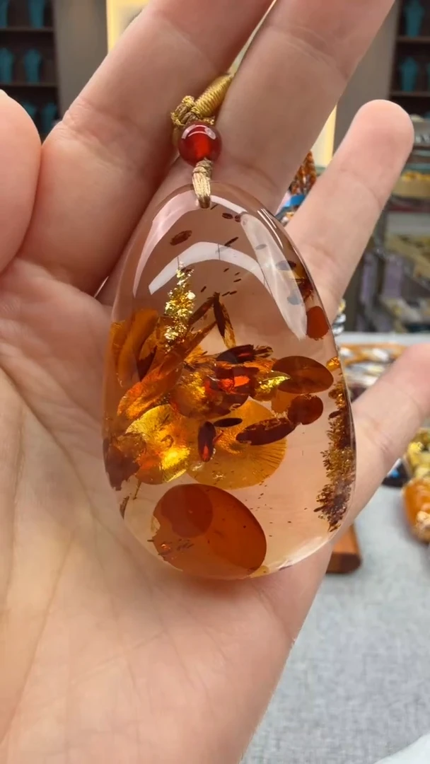 琥珀颈饰未镶嵌257秒拍号 假一罚三