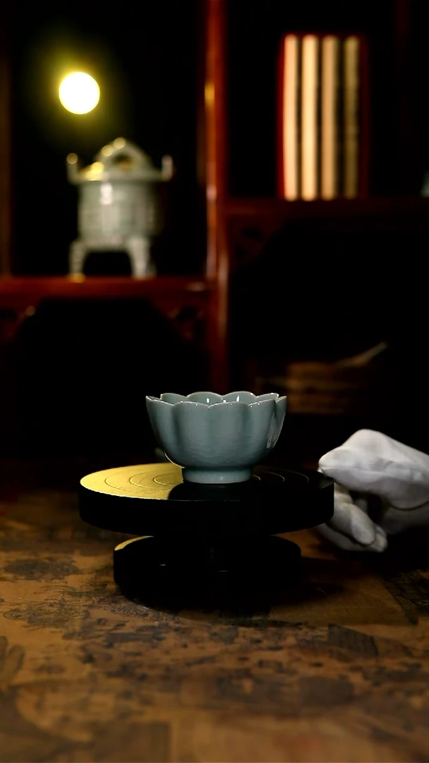 【闪购商品】原矿青绿釉小莲花碗