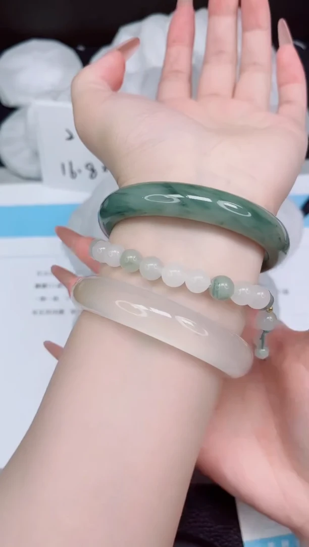 石英质玉手镯未镶嵌72-62.5