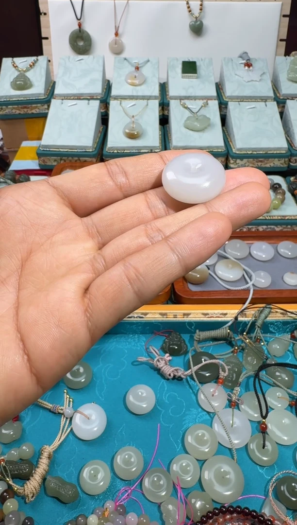 【闪购商品】和田玉颈饰未镶嵌27.7平安扣