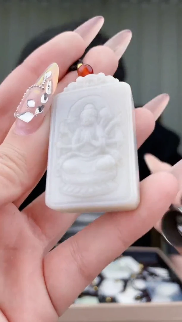 【闪购商品】和田玉挂件未镶嵌拍一发一，多样性发货！微瑕