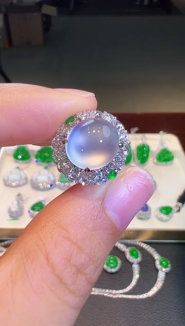 18K金镶嵌戒指翡翠翡翠