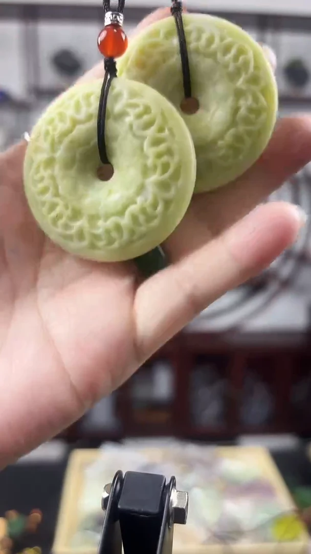 未镶嵌岫玉颈饰随机发