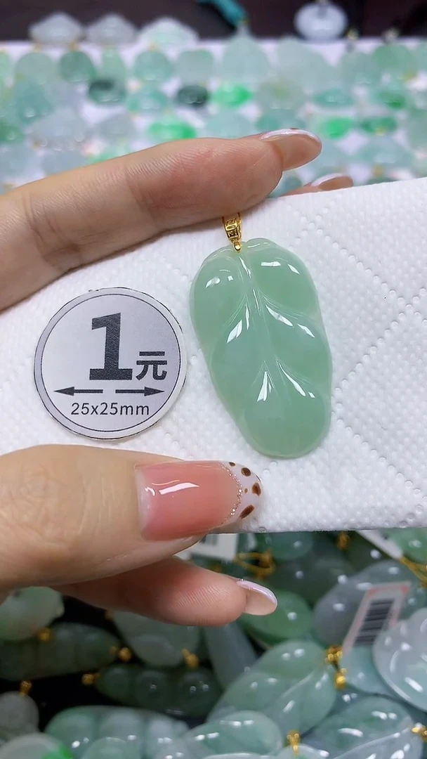 颈饰18K金镶嵌翡翠天然翡翠A货