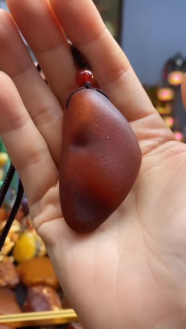 未镶嵌颈饰琥珀吊坠