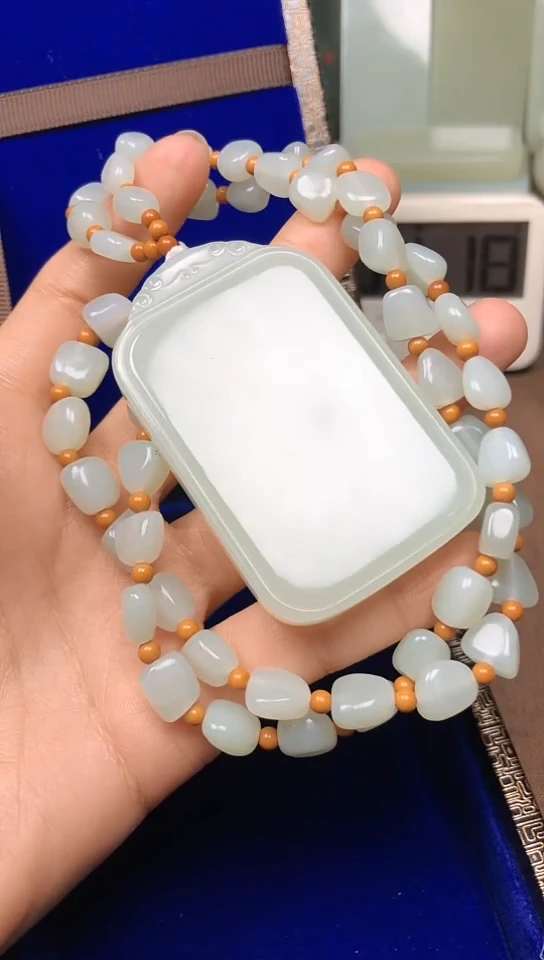 和田玉未镶嵌颈饰木*木