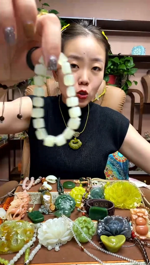 未镶嵌岫玉吊坠多样性发货发其中之一