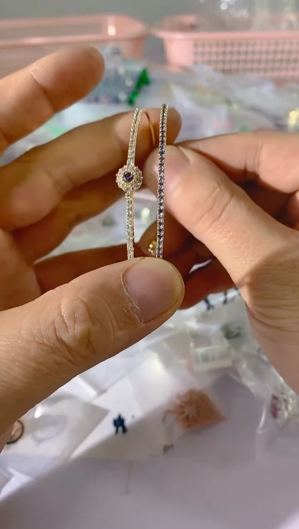 【闪购商品】水晶颈饰银S925镶嵌X19红宝，蓝宝，多样性发一件赠链