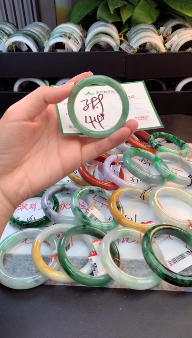 未镶嵌手镯翡翠火****️毛货需精细抛光+多人