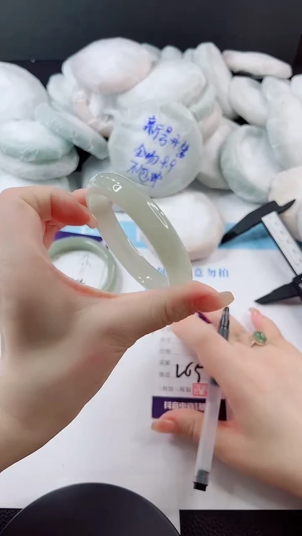 未镶嵌手镯石英质玉多样性发货V65