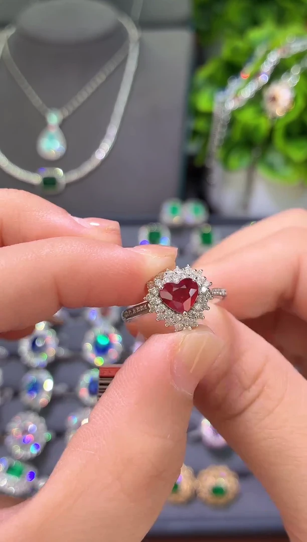 18K金镶嵌戒指红宝石-1.1克拉*无烧