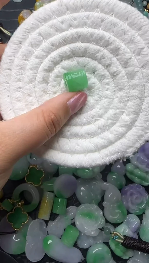 颈饰未镶嵌翡翠缅甸翡翠吊坠