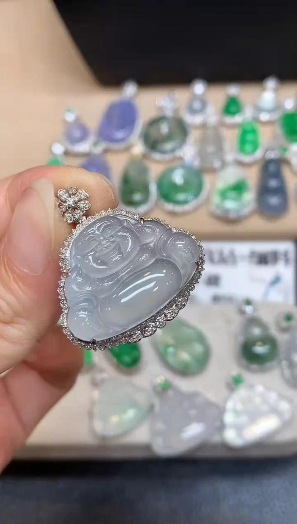 颈饰18K金镶嵌翡翠佛公【无服务费