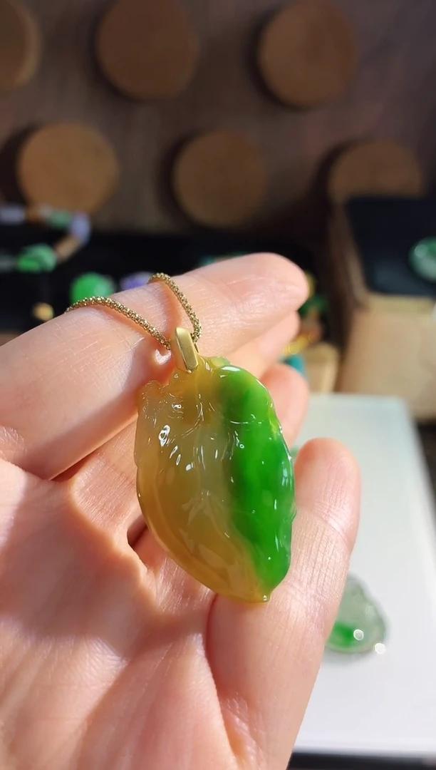 吊坠(不含链)18K金镶嵌翡翠吊坠