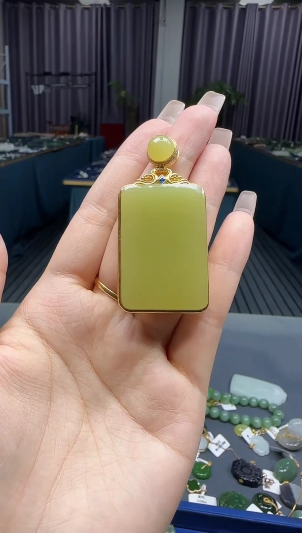 和田玉18K金镶嵌挂件1