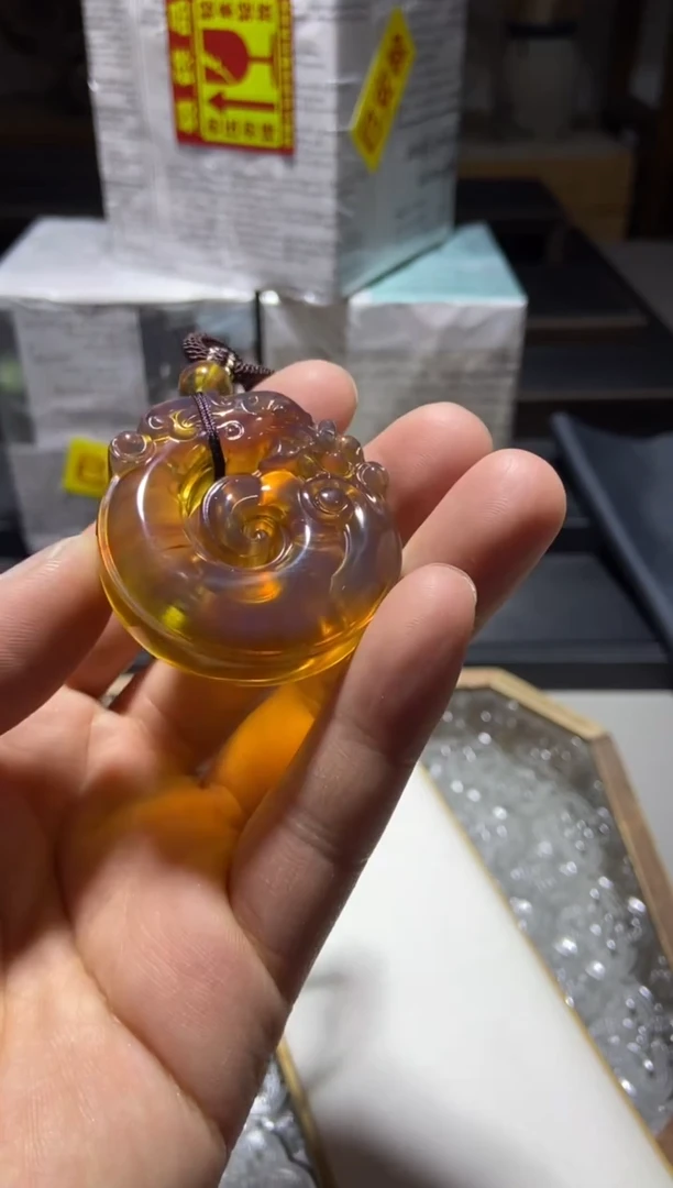 琥珀颈饰未镶嵌仿古龙扣