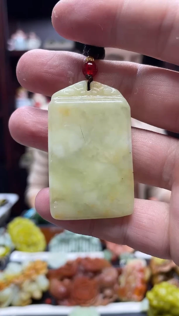 岫玉未镶嵌吊坠·